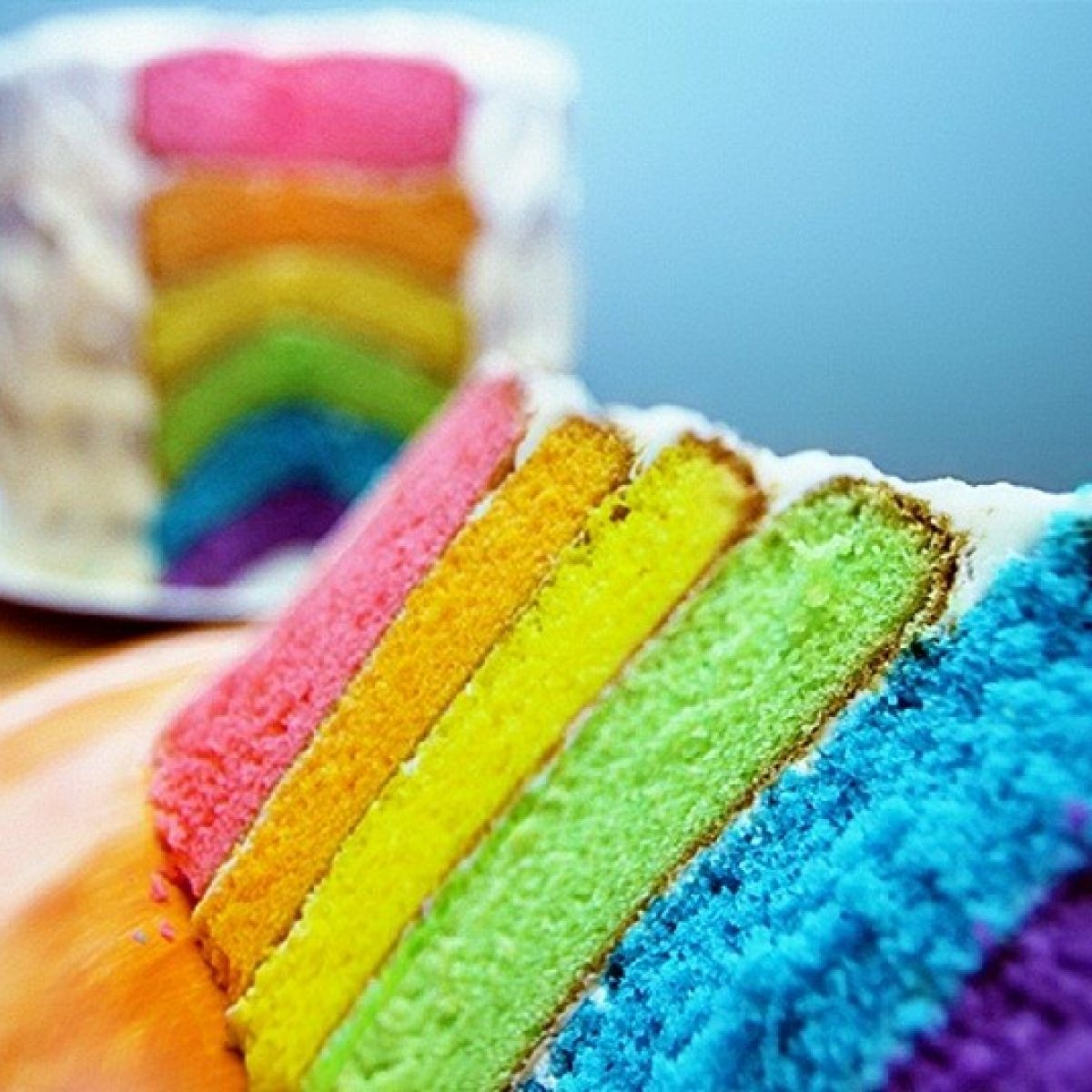 Разноцветный торт внутри
